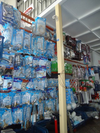 VARIEDADES EM TORNEIRAS DE METAIS P/ COZINHA E BANHEIROS